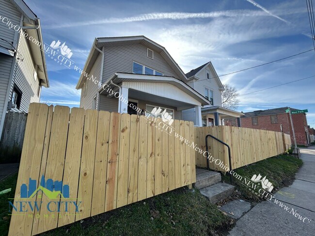 Recently Updated Single-Family Home in Fra in Columbus, OH - Foto de edificio - Building Photo