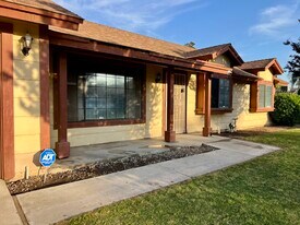 6024 Billabong Ct in Bakersfield, CA - Building Photo