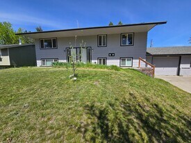 10921-10923 E 16th Ave in Spokane Valley, WA - Building Photo