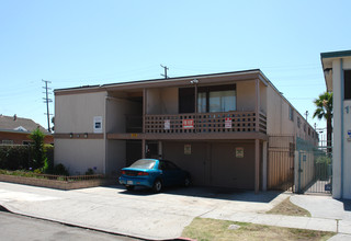 1765 Locust Ave in Long Beach, CA - Building Photo - Building Photo