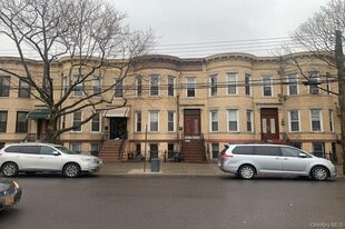 59-28 Summerfield St in Queens, NY - Building Photo