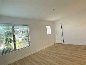 641 10th St-Unit -2 in Miami Beach, FL - Building Photo - Building Photo