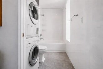 250 E 50th St, Unit 2B in New York, NY - Foto de edificio - Building Photo