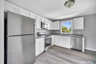 90 Woodhouse Ave in Wallingford, CT - Building Photo - Building Photo