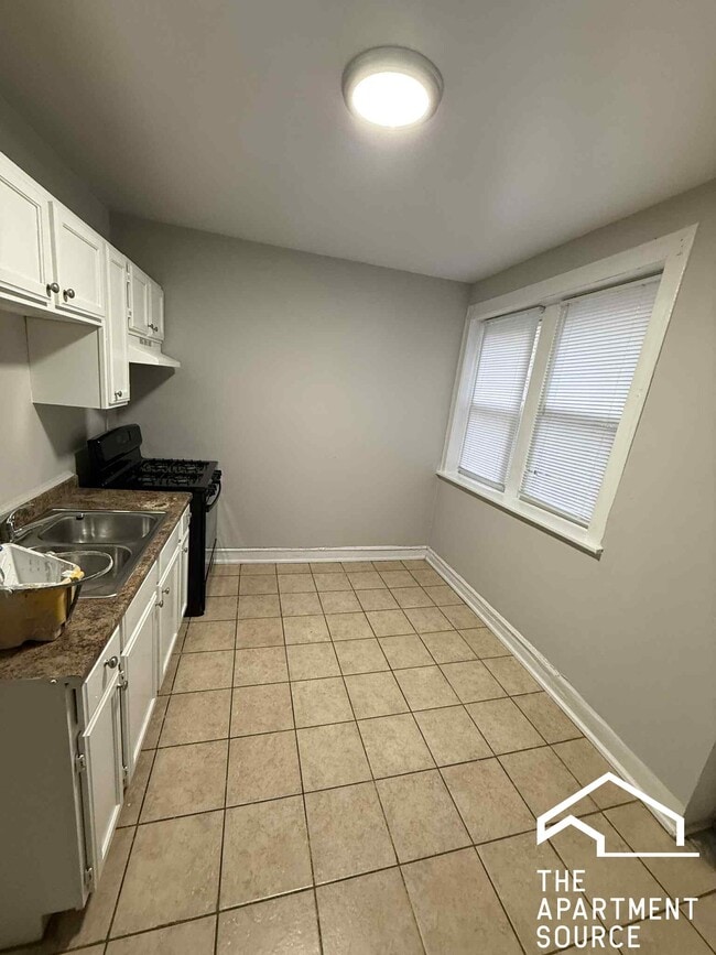 6304 N Oakley Ave in Chicago, IL - Building Photo - Building Photo