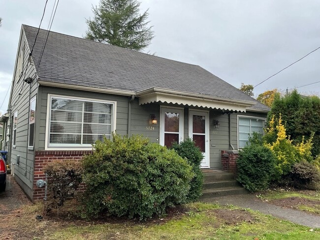 5722-5724-5724 NE Halsey St in Portland, OR - Building Photo - Building Photo