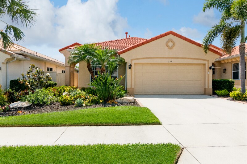 237 Mestre Pl in Nokomis, FL - Building Photo