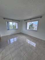 7920 Camino Real in Miami, FL - Building Photo