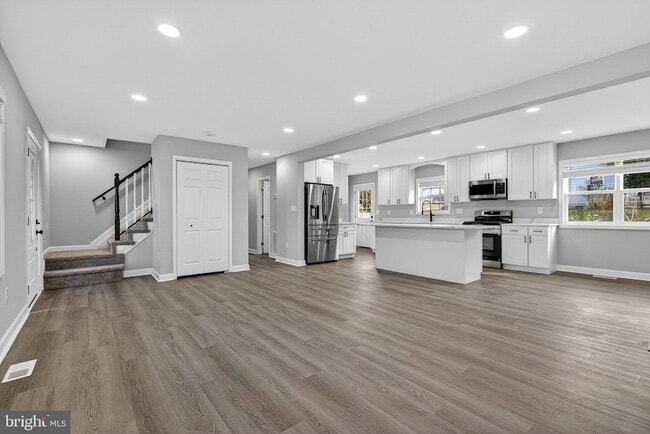 property at 2403 Kingsway Rd