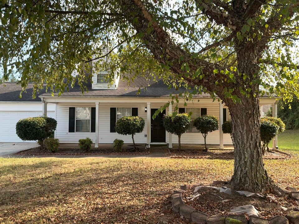2603 Old Rex Morrow Rd in Ellenwood, GA - Building Photo