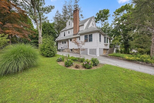 1235 Post Rd in Scarsdale, NY - Building Photo - Building Photo