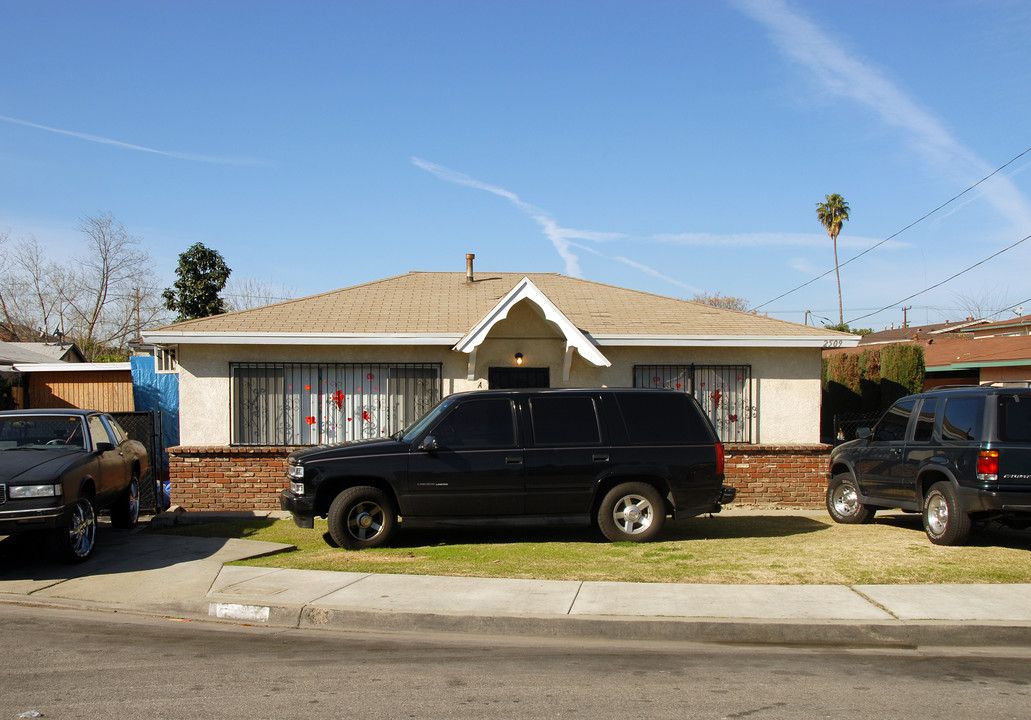 2509 Sastre Ave in El Monte, CA - Building Photo