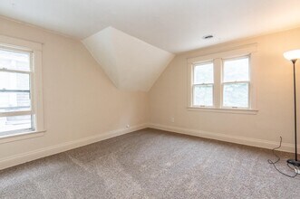 3374 S Indiana Ave, Unit 3374A in Milwaukee, WI - Building Photo - Building Photo