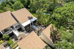 15400 Cedarwood Ln in Naples, FL - Building Photo