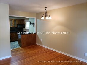 7132 Newton Dr in Overland Park, KS - Building Photo - Building Photo