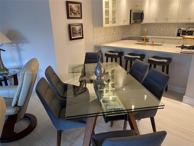 170 Ocean Ln Dr in Key Biscayne, FL - Building Photo - Building Photo