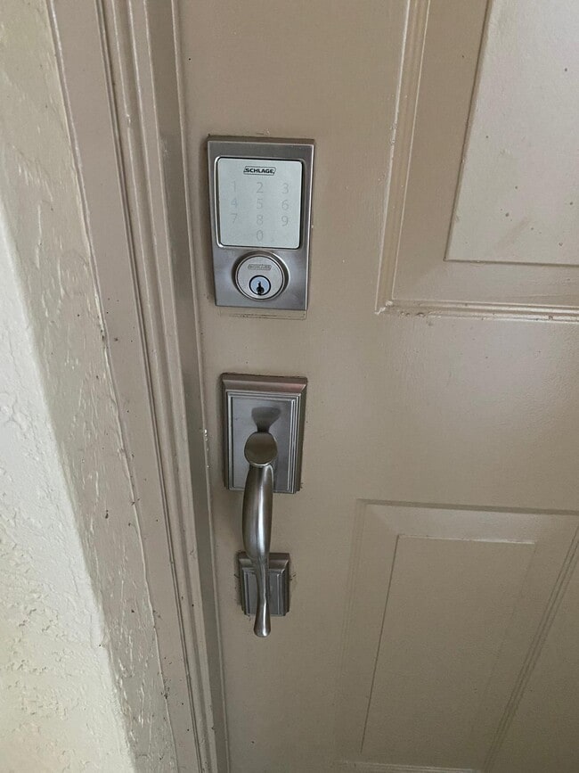 2100 Greenview Shores Blvd in Wellington, FL - Foto de edificio - Building Photo