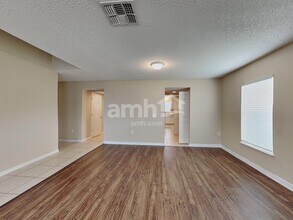 8051 Foxdale Dr in Jacksonville, FL - Building Photo - Building Photo
