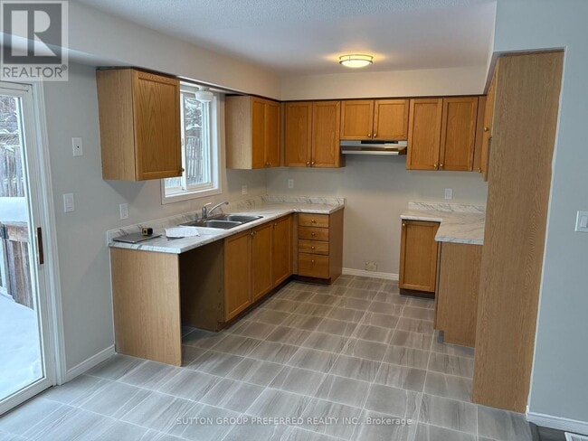 600 White Elm Blvd in Waterloo, ON - Building Photo - Building Photo