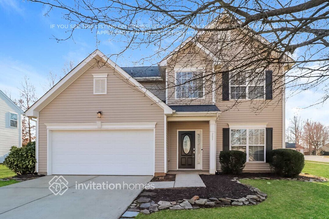 209 Jacobs Woods Cir in Troutman, NC - Building Photo