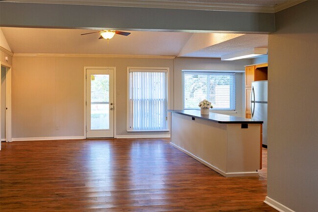 408 Travis St in Webster, TX - Building Photo - Building Photo