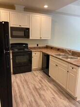 1300 Market St, Unit 204 in Redding, CA - Building Photo - Building Photo