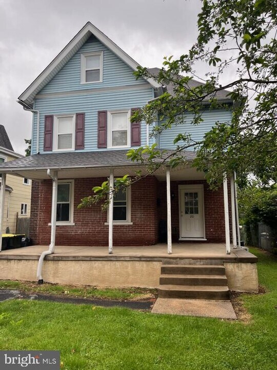 20 Church St in Willow Grove, PA - Building Photo