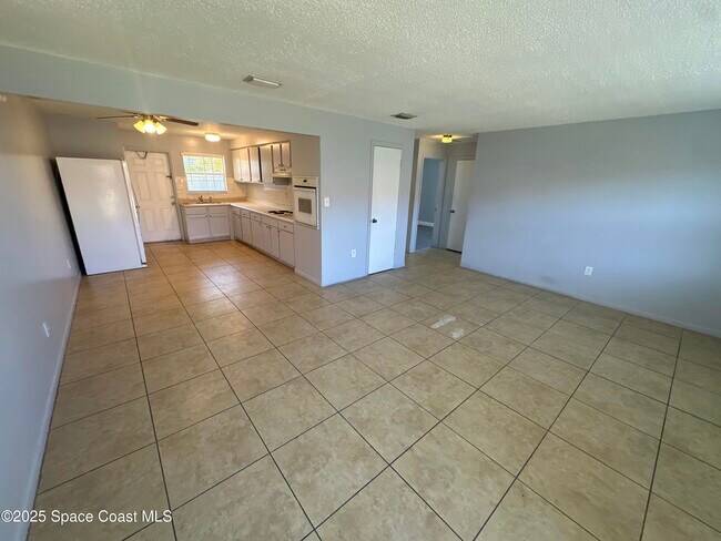 125 Lucas Rd in Merritt Island, FL - Foto de edificio - Building Photo