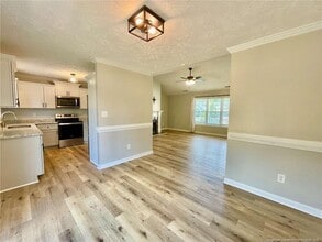 5325 Wallbrook Dr in Fayetteville, NC - Building Photo - Building Photo