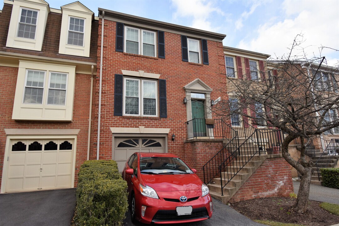 11131 Cedarwood Dr in Rockville, MD - Building Photo