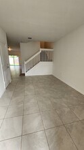 1041 SE 27th Ter in Homestead, FL - Foto de edificio - Building Photo