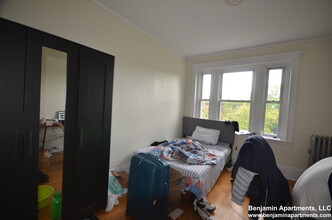 1824 Beacon St, Unit 7 in Brookline, MA - Building Photo - Building Photo