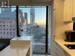 215 Queen St W in Toronto, ON - Building Photo - Building Photo