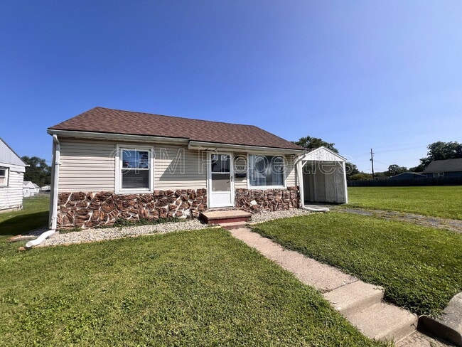 property at 1034 E Elm St