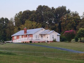 5855 Erwin Hwy in Chuckey, TN - Building Photo