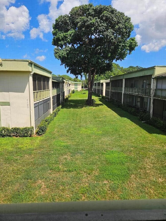 4131 NW 88th Ave in Coral Springs, FL - Foto de edificio - Building Photo