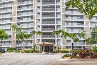 Palm-Aire in Pompano Beach, FL - Foto de edificio - Building Photo