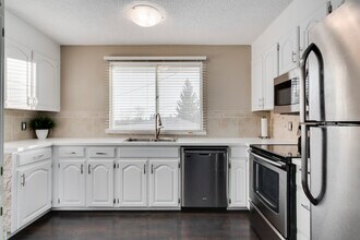 1035 Hunterdale Pl NW in Calgary, AB - Building Photo - Building Photo