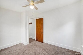 838 Pinecrest Dr in Ferndale, MI - Foto de edificio - Building Photo