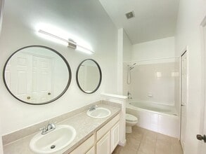 LAKES OF WINDERMERE - LAKE REAMS 2BR/2.5BA in Windermere, FL - Building Photo - Building Photo