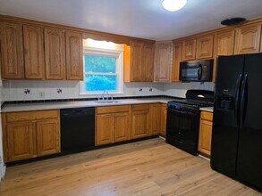 481 Bunker Hill Ave in Waterbury, CT - Building Photo - Building Photo