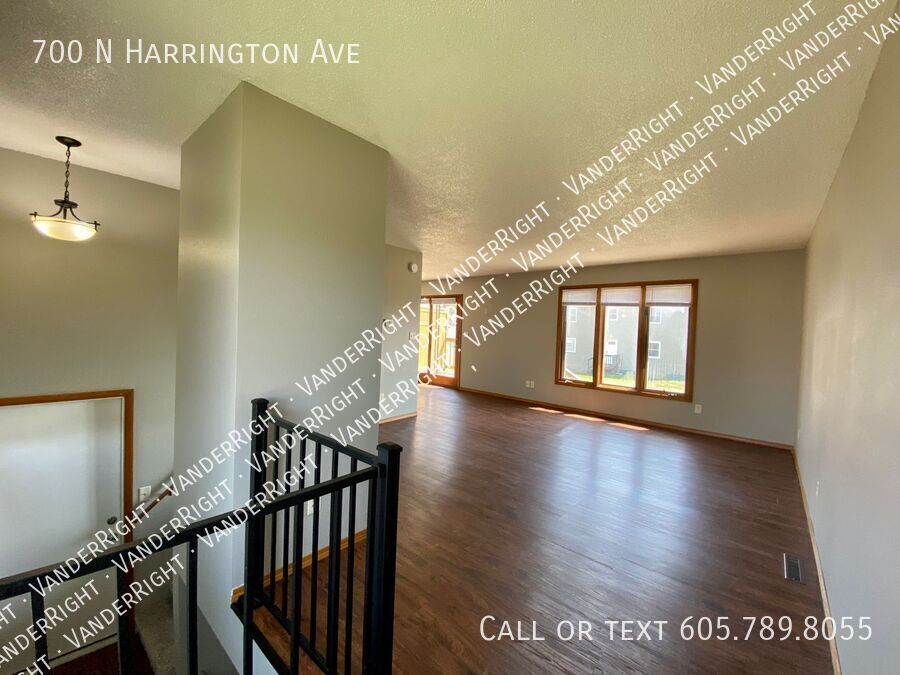 700 N Harrington Ave in Sioux Falls, SD - Building Photo