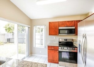 14233 SW 177th Terrace in Miami, FL - Foto de edificio - Building Photo