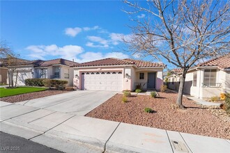 1131 Cathedral Ridge St in Henderson, NV - Foto de edificio - Building Photo