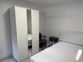 3686 De Bullion Rue in Montréal, QC - Building Photo - Building Photo