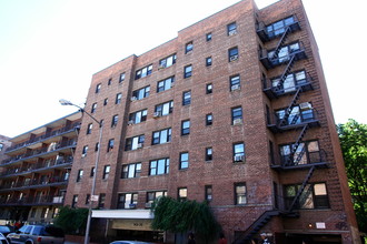 14336 Barclay Ave in Flushing, NY - Building Photo - Building Photo