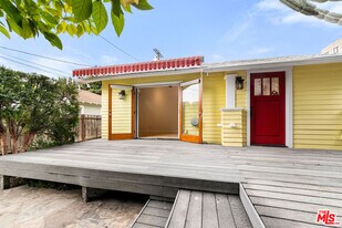 1355 N McCadden Pl in Los Angeles, CA - Building Photo