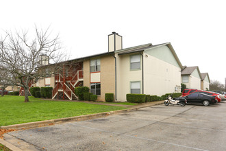 Langtry Apartments in San Marcos, TX - Building Photo - Building Photo