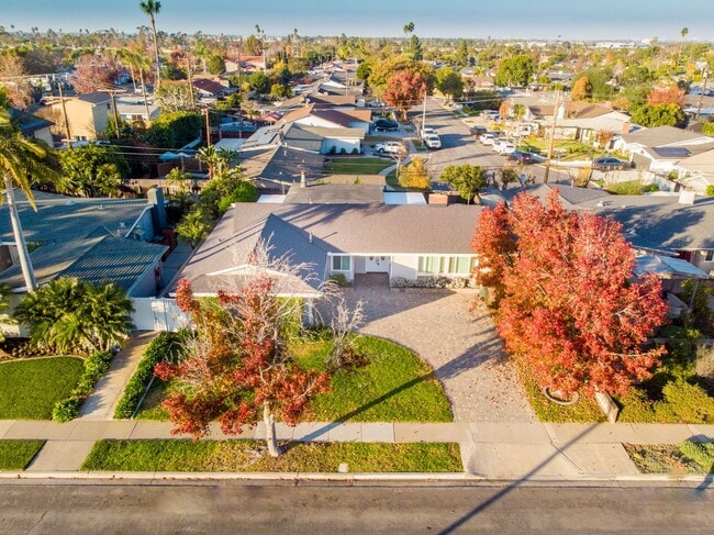 1628 Minorca Dr in Costa Mesa, CA - Building Photo - Building Photo