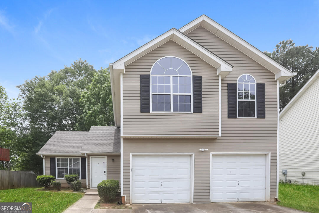 6371 Stonebridge Creek Ln in Lithonia, GA - Building Photo